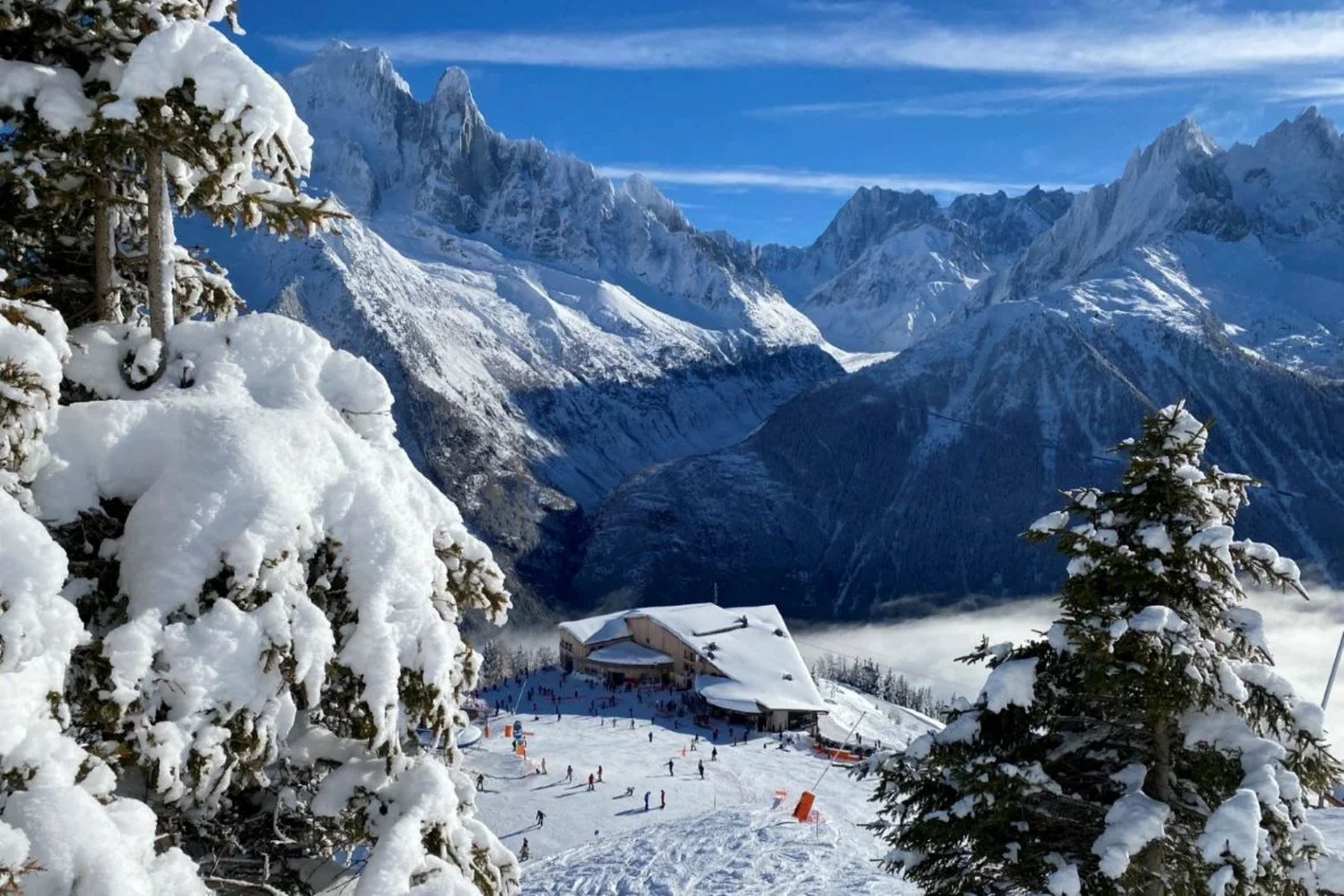 慕星棋牌推荐霞慕尼勃朗峰滑雪场景